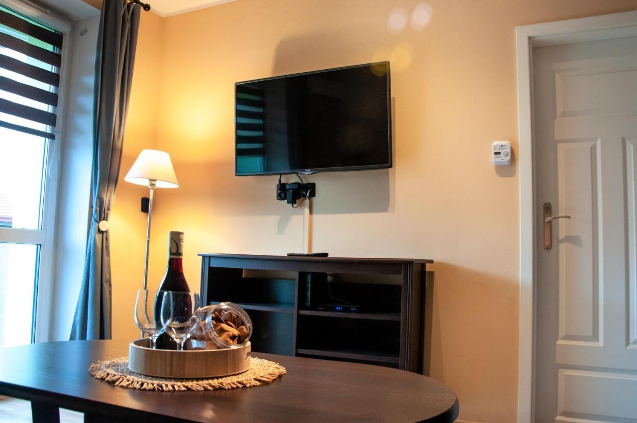Apartament "Klimatycznie" - Przytulny, 4-Osobowy, Jelenia Gora, Cieplice Luaran gambar